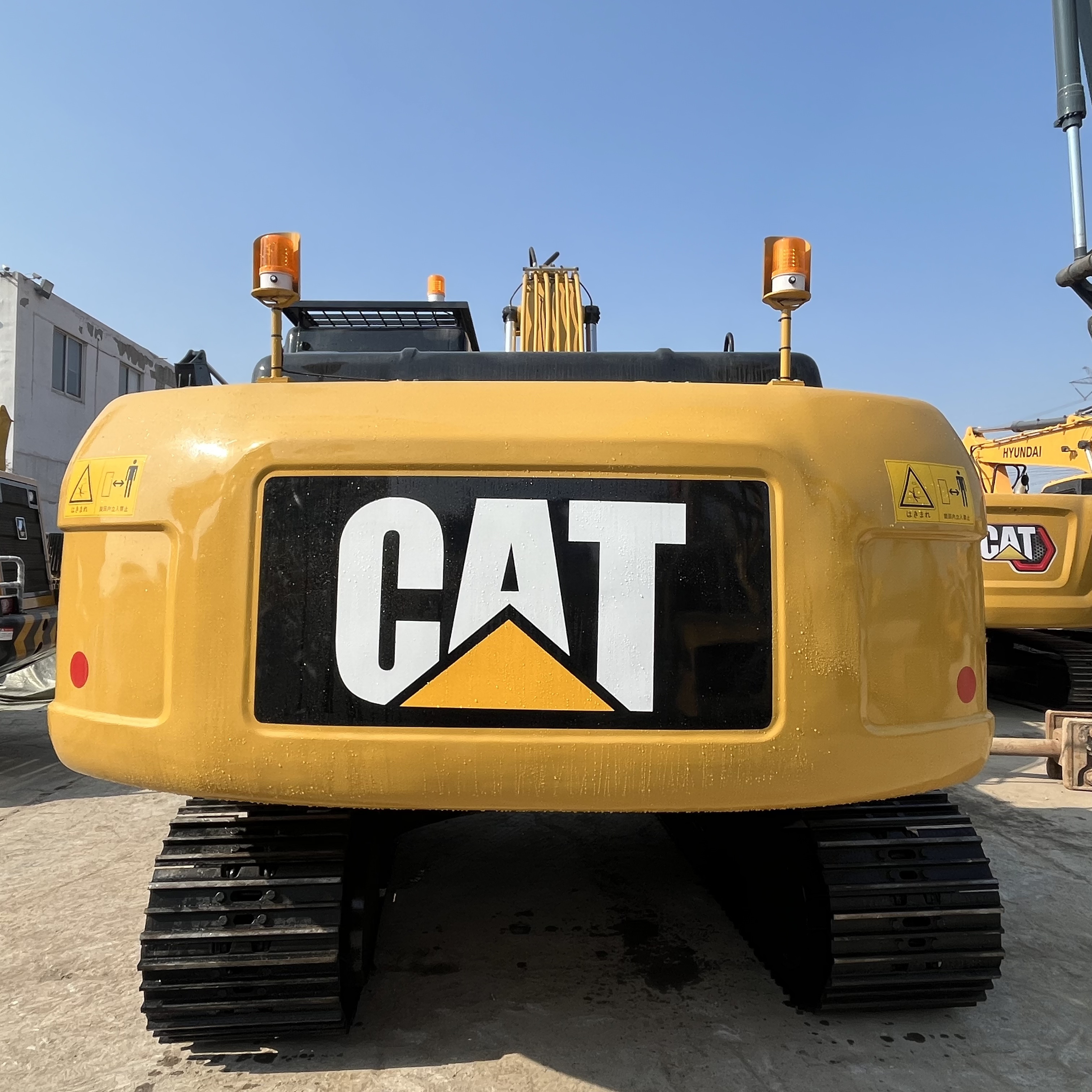 CAT 323D2L view 6