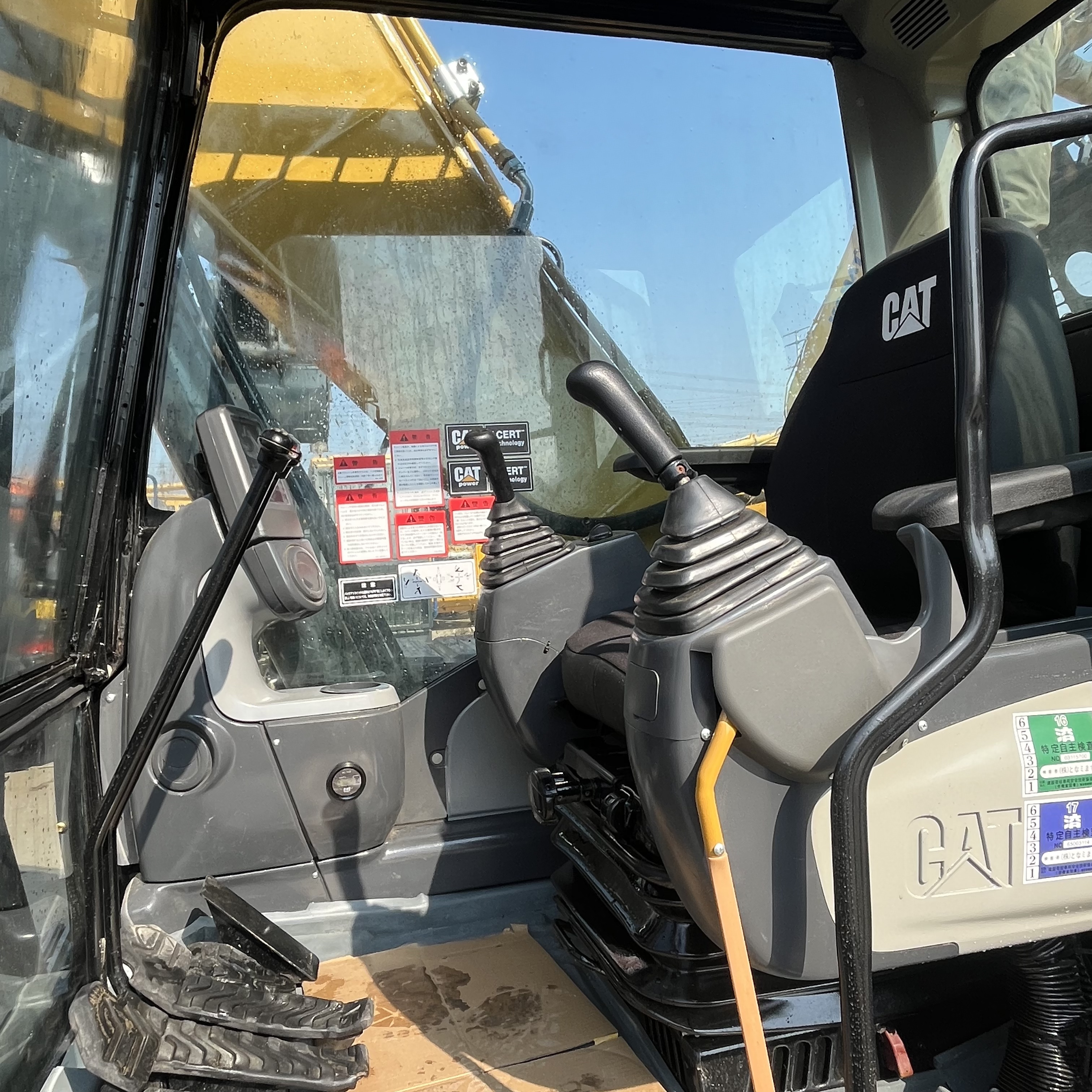 CAT 323D2L view 7
