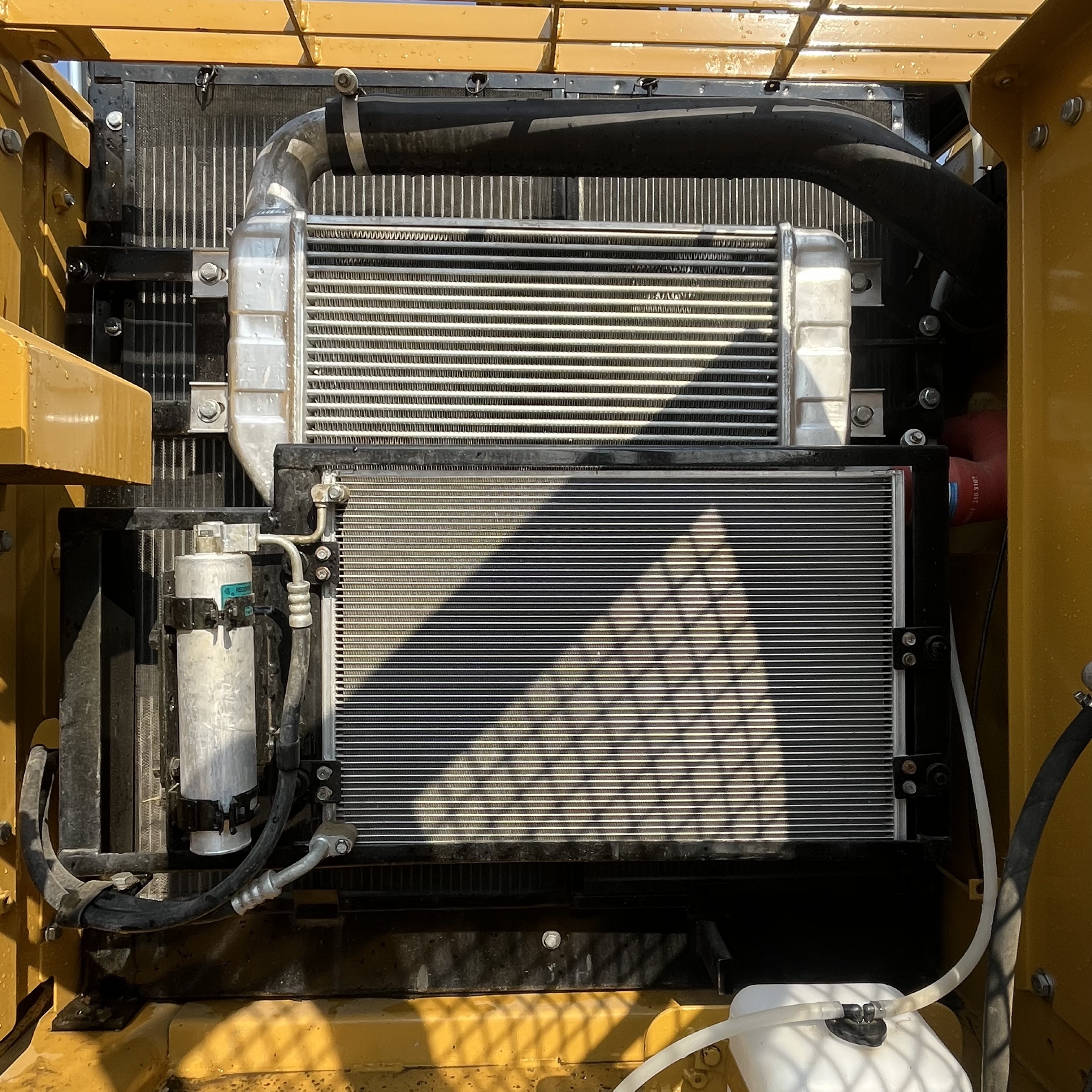 CAT 323D2L view 8