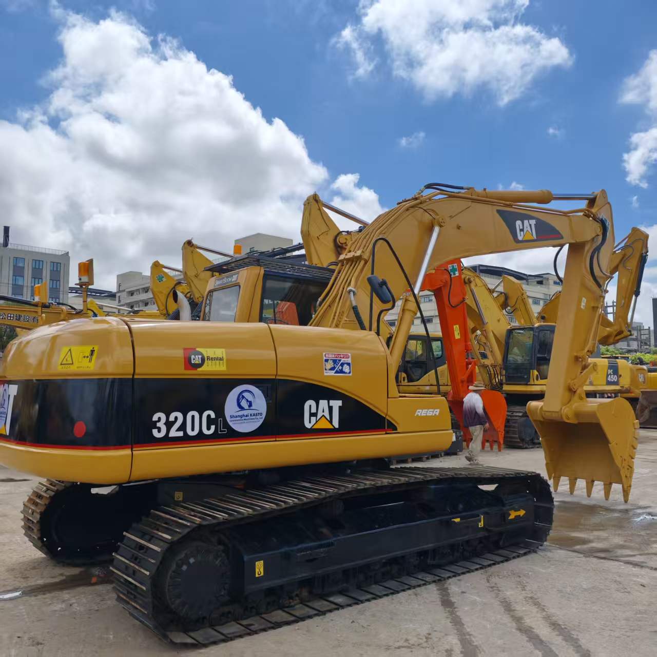 CAT 320C view 2