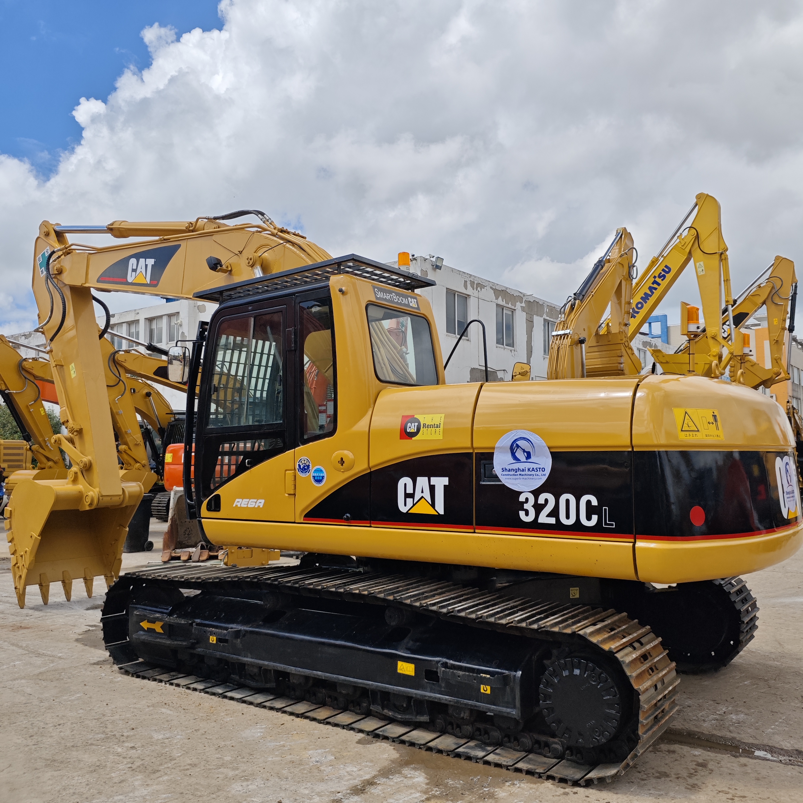 CAT 320C view 3