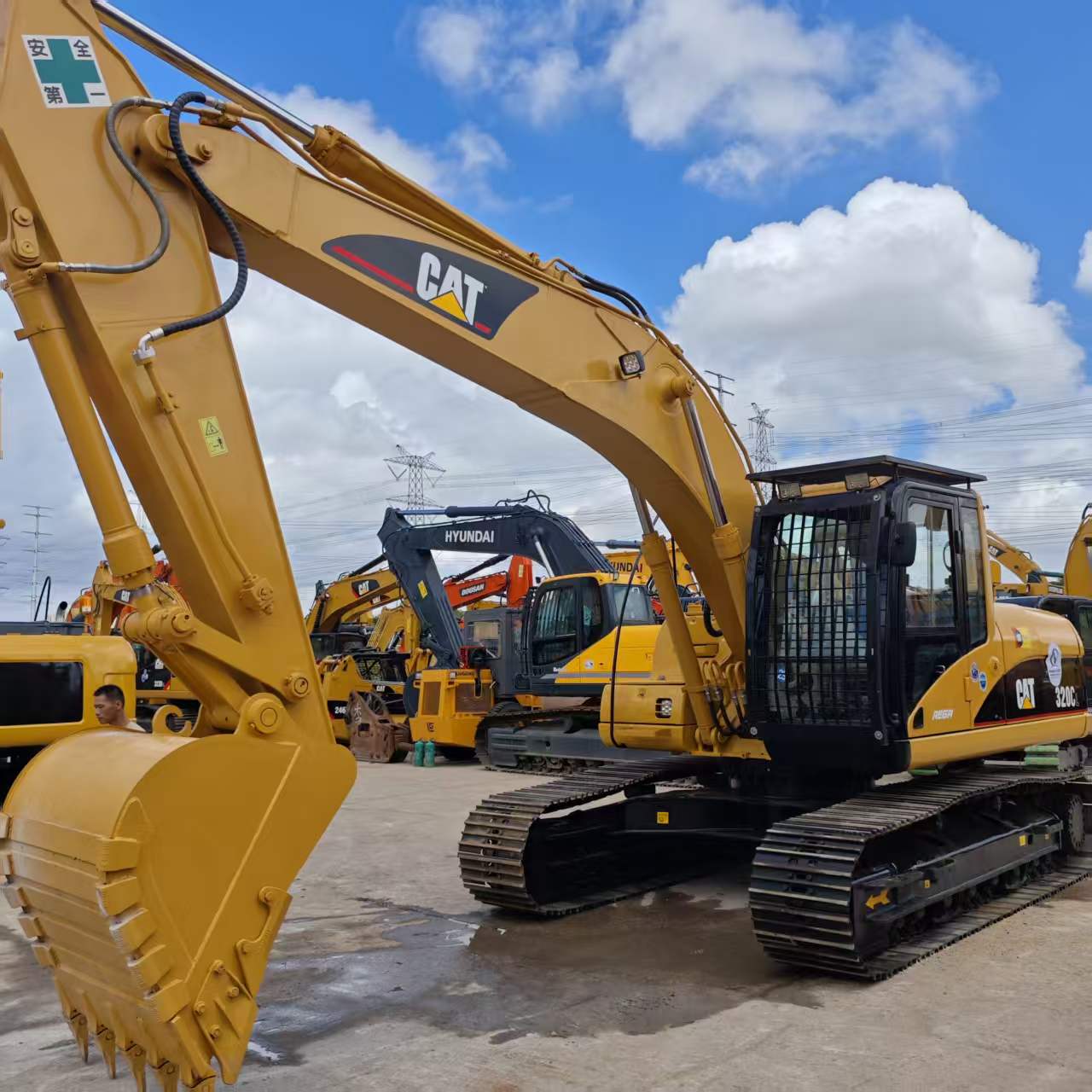 CAT 320C view 4