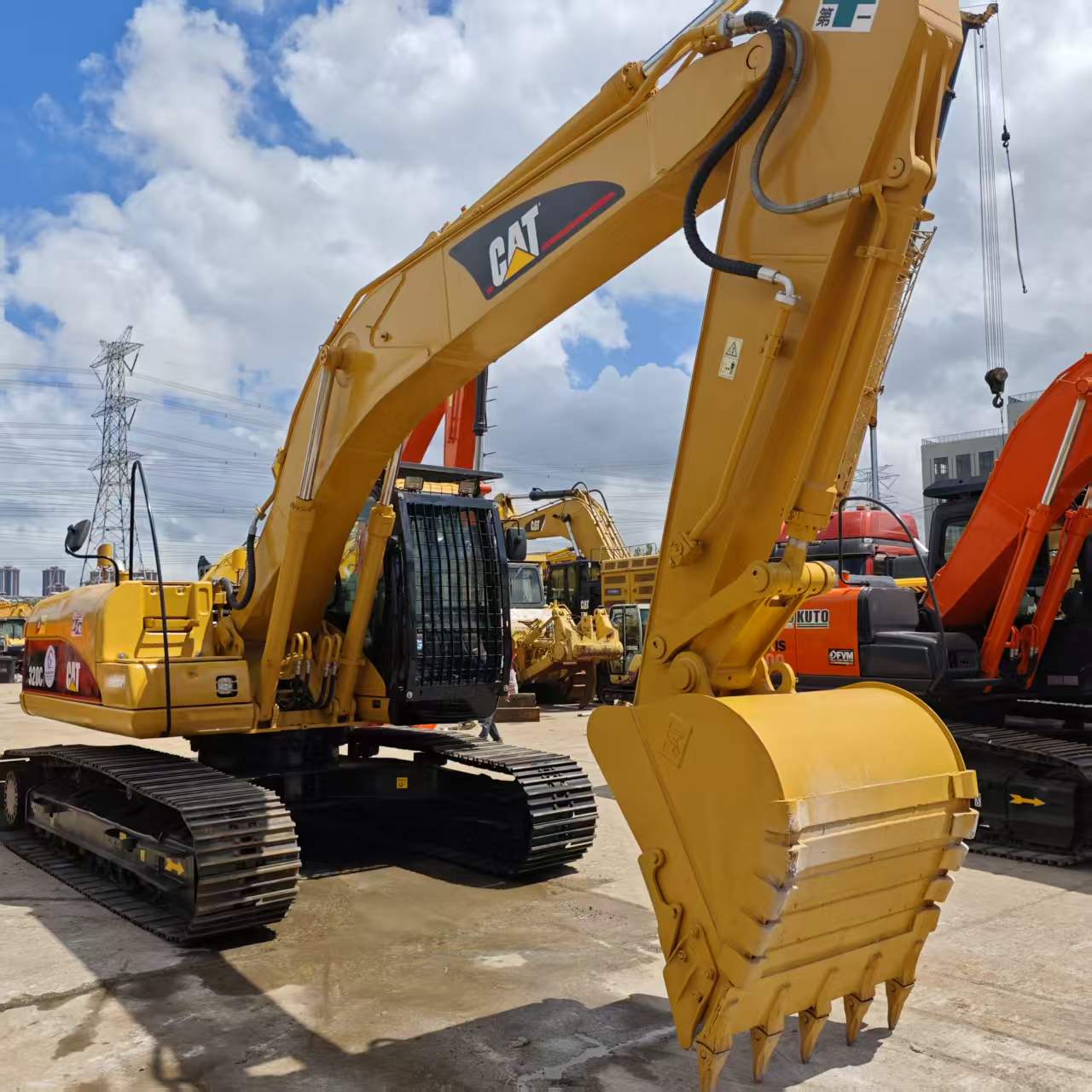 CAT 320C view 5