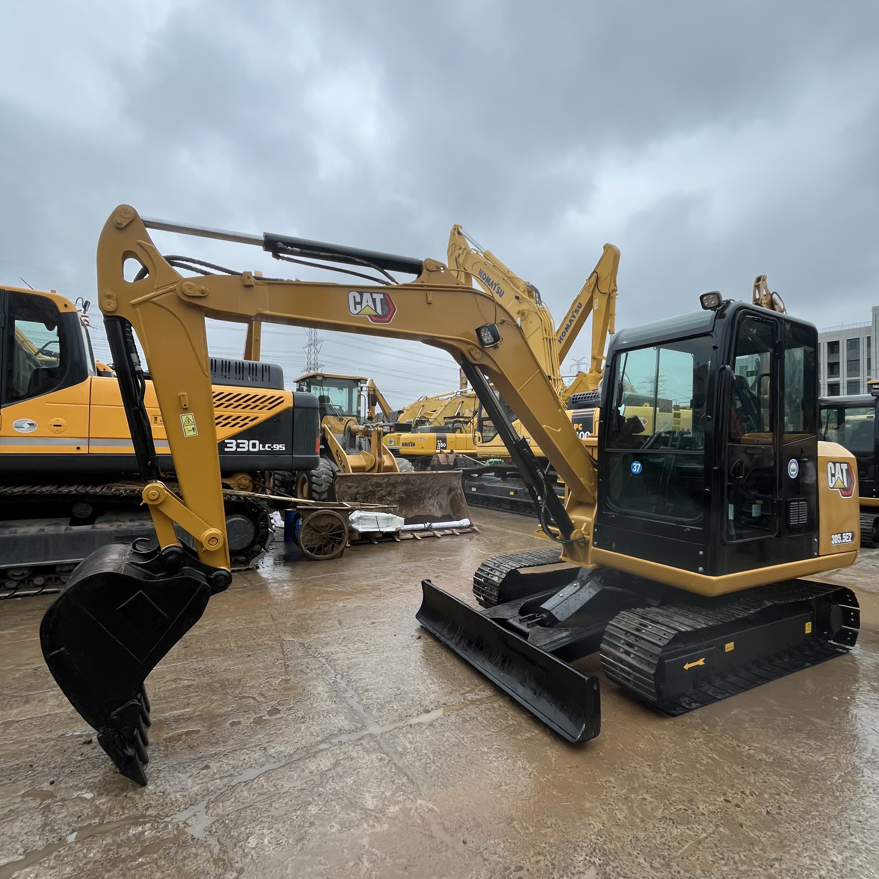 CAT 305.5 view 4