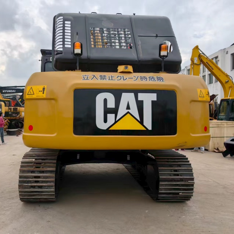 CAT 330 view 3