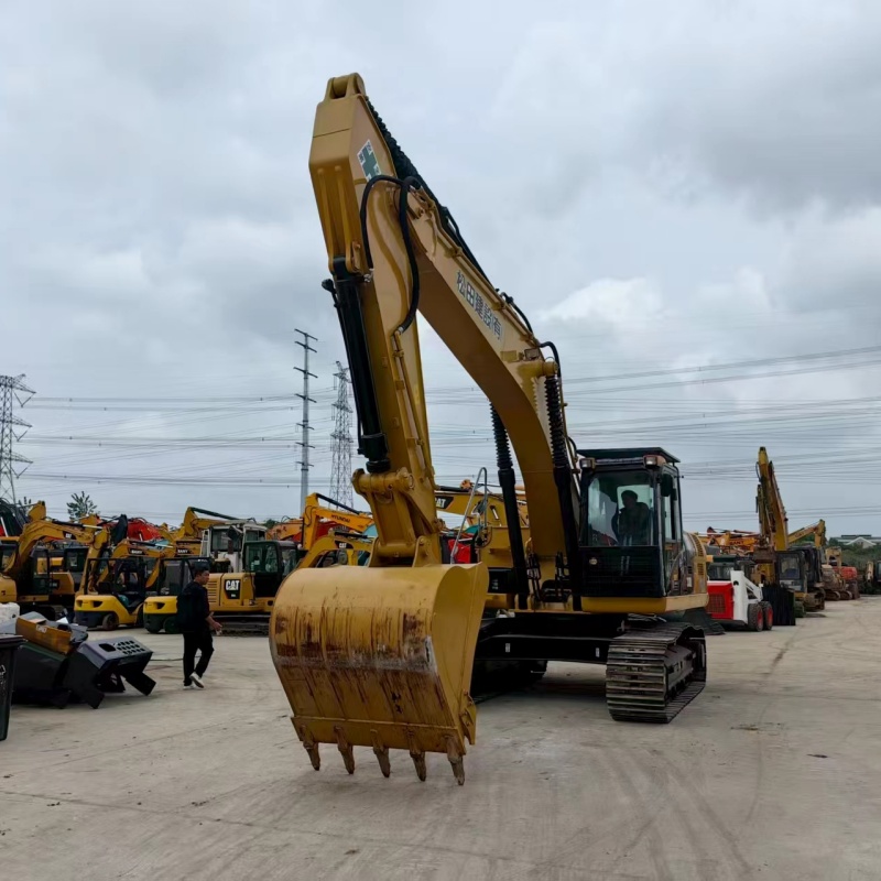 CAT 330 view 7
