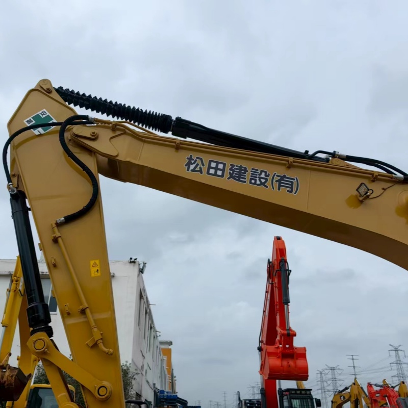 CAT 330 view 8