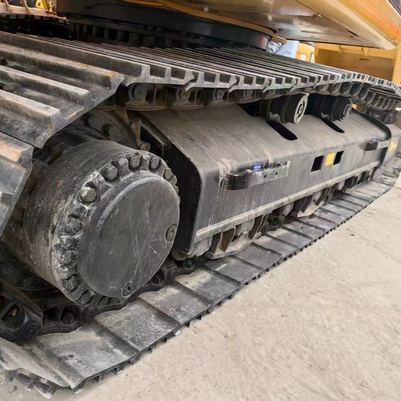 CAT 330 view 9